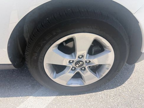 Used 2018 Kia Soul FWD image 12
