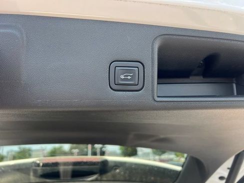 Used 2023 GMC Terrain SLT w/ LPO, Floor Liner Package AWD/4WD image 18