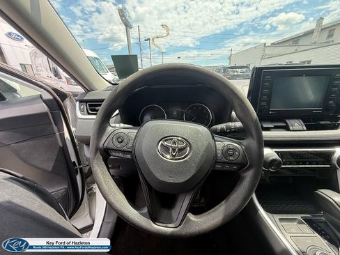Used 2020 Toyota RAV4 XLE AWD/4WD image 20