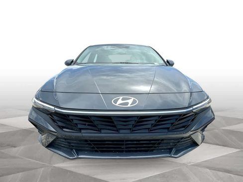 New 2026 Hyundai Elantra SE FWD image 3