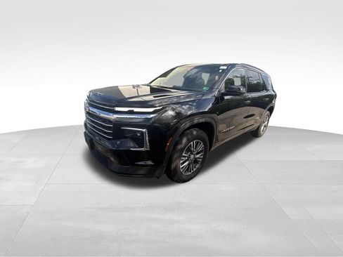 Used 2026 Chevrolet Traverse LT AWD/4WD image 2