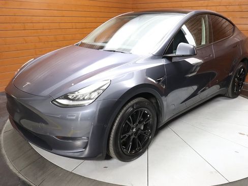 Used 2023 Tesla Model Y Long Range image 3