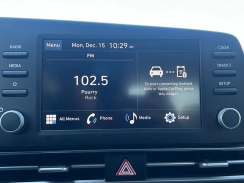 Used 2025 Hyundai Elantra Sport image 16