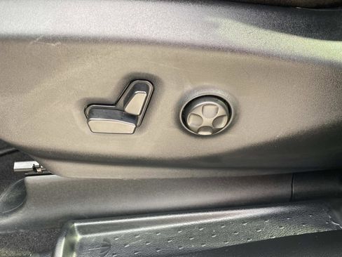 Certified 2025 Chrysler Pacifica Select image 23