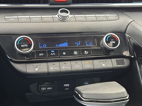 Used 2025 Hyundai Elantra SEL FWD image 27