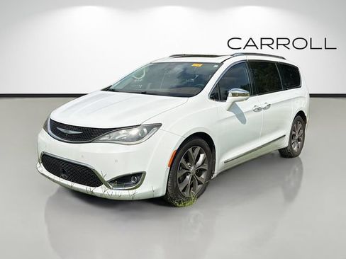 Used 2017 Chrysler Pacifica Limited w/ UConnect Theater Package FWD image 7