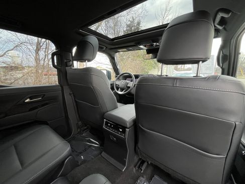 Used 2024 Lexus GX 550 w/ Accessory Package (Z1) image 35