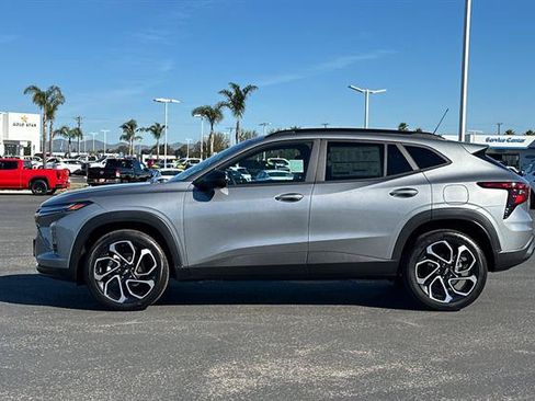 New 2026 Chevrolet Trax RS w/ Sunroof Package FWD image 7