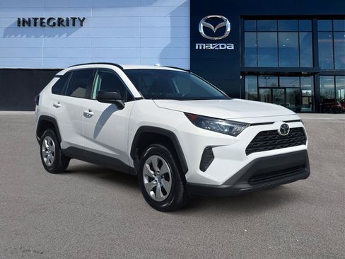 Used 2021 Toyota RAV4 LE image 1