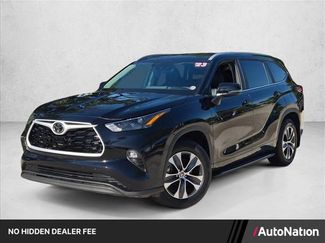 Used 2023 Toyota Highlander XLE FWD video 1