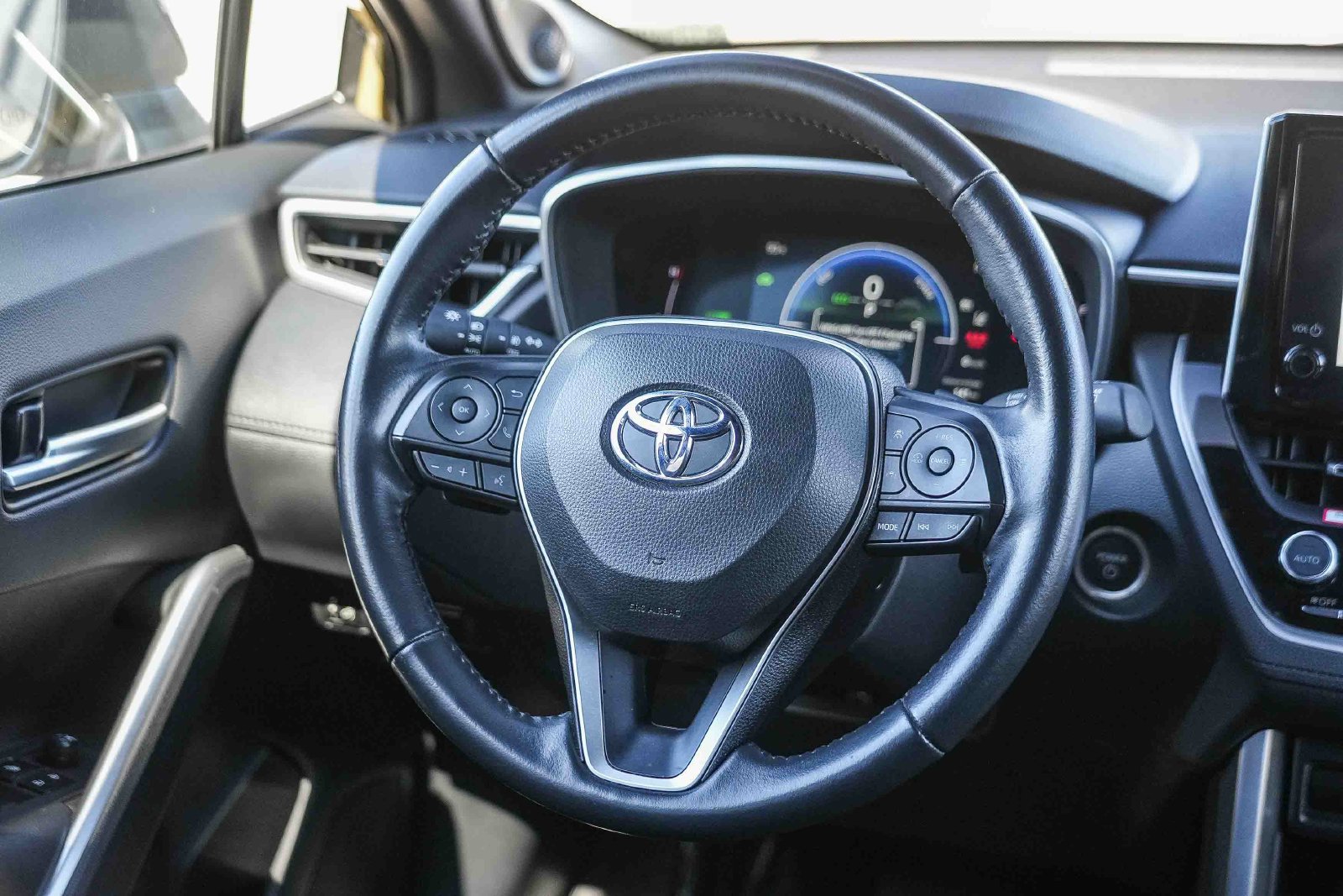 Certified 2023 Toyota Corolla Cross AWD Hybrid w/ Convenience Package image 15