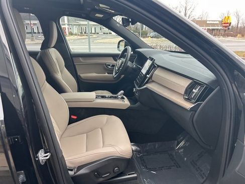 Used 2025 Volvo XC90 B5 Plus image 15