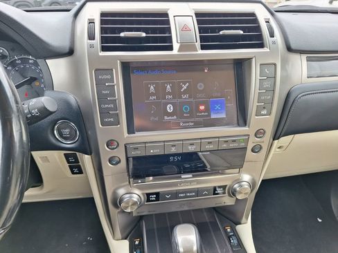 Used 2021 Lexus GX 460 Luxury w/ Off Road Package AWD/4WD image 13