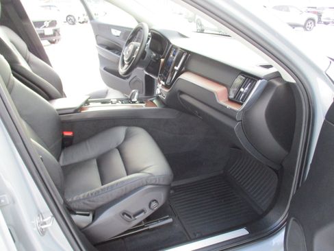 Certified 2024 Volvo XC60 T8 Plus w/ Protection Package Premier image 15