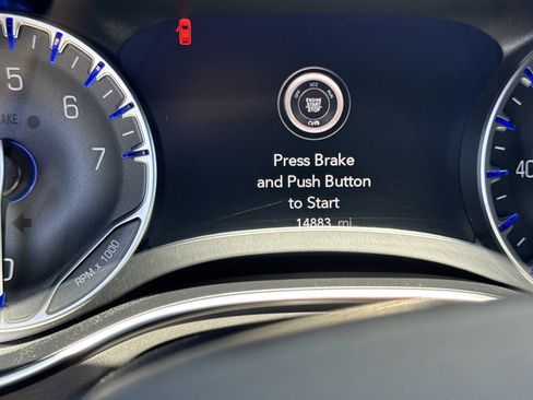 Used 2024 Chrysler Pacifica Pinnacle FWD image 22