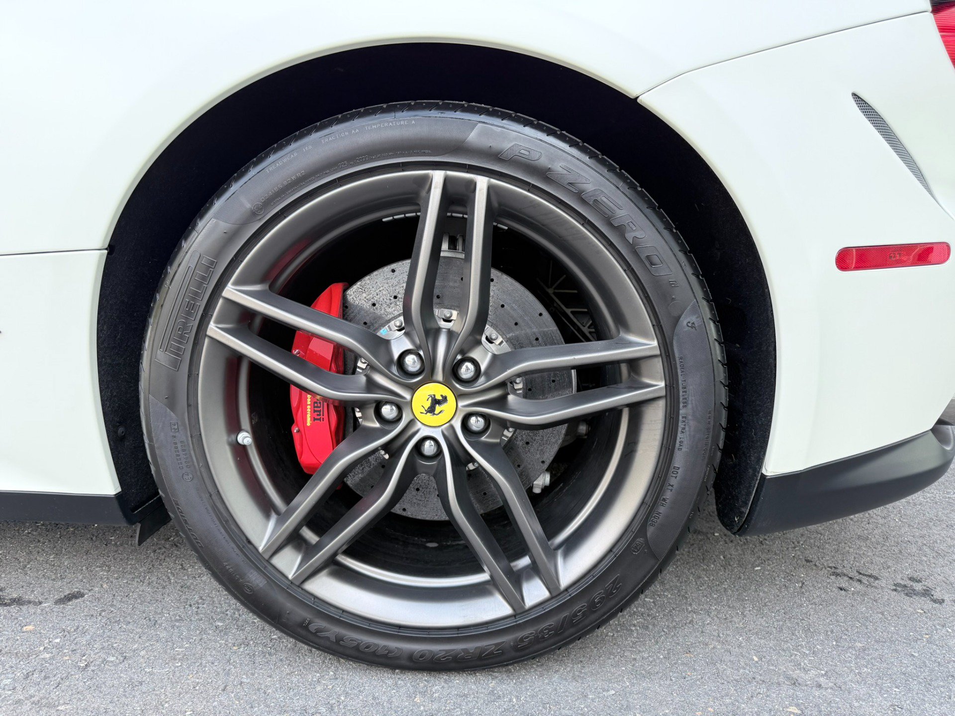 Used 2012 Ferrari FF AWD/4WD image 24
