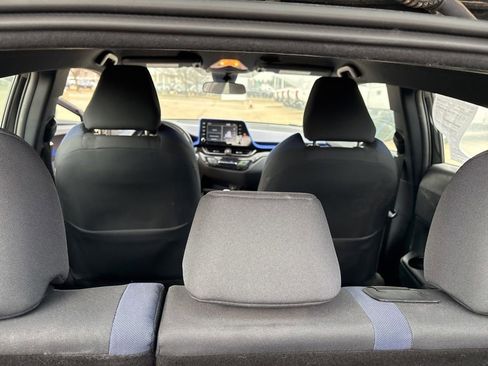 Used 2020 Toyota C-HR XLE image 19