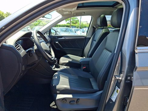 Used 2024 Volkswagen Tiguan SE w/ Panoramic Sunroof Package FWD image 14