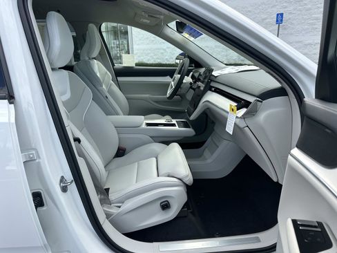 New 2025 Volvo EX90 Ultra w/ Protection Package Premier image 21