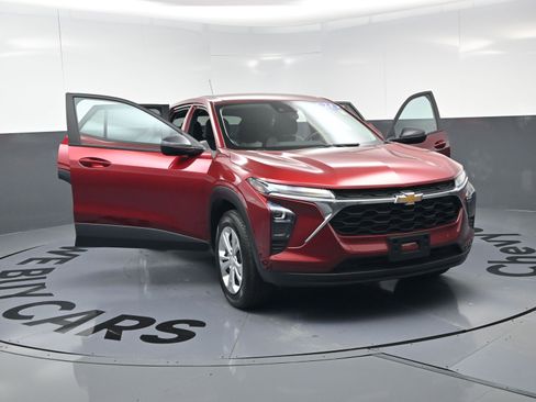 Used 2024 Chevrolet Trax LS w/ Driver Confidence Package image 23