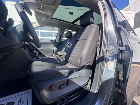 Used 2023 Volkswagen Tiguan SE image 14