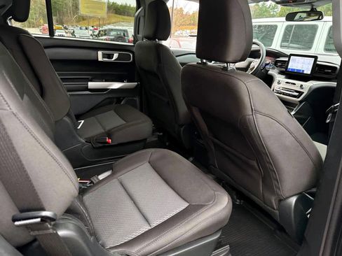 Used 2023 Ford Explorer XLT image 11