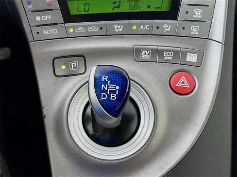 Used 2013 Toyota Prius Two image 18