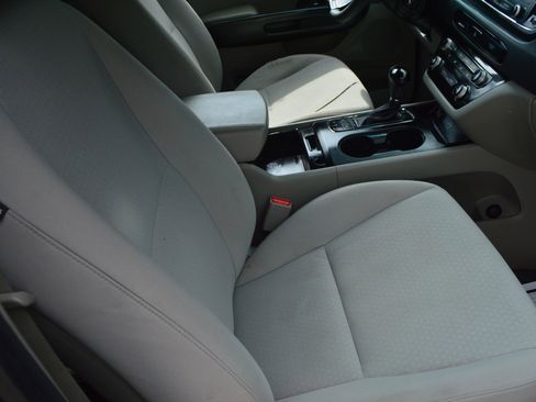 Used 2016 Kia Sedona LX w/ LX Convenience Package FWD image 24