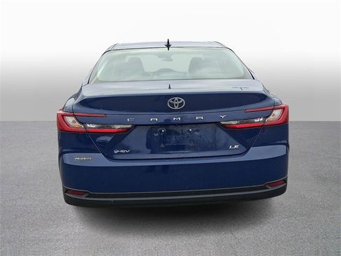 Used 2025 Toyota Camry LE image 5