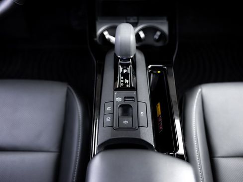 Used 2024 Toyota Prius Limited w/ Limited Premium Package FWD image 23