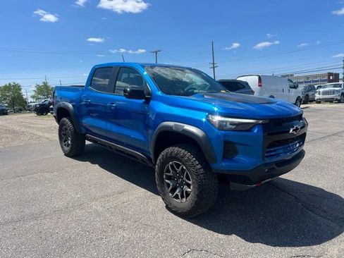 Used 2023 Chevrolet Colorado ZR2 w/ ZR2 Convenience Package III AWD/4WD image 3