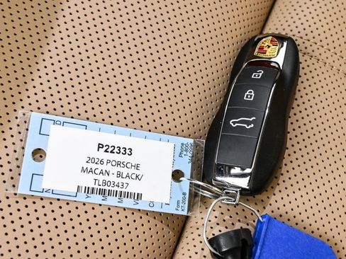 Used 2026 Porsche Macan AWD/4WD image 40