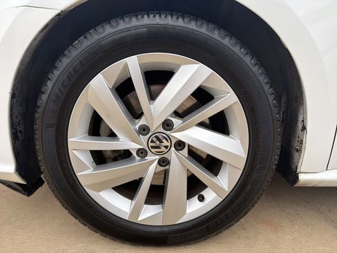 Used 2018 Volkswagen Passat 2.0T SE image 10