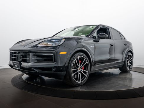 Certified 2025 Porsche Cayenne S AWD/4WD image 1