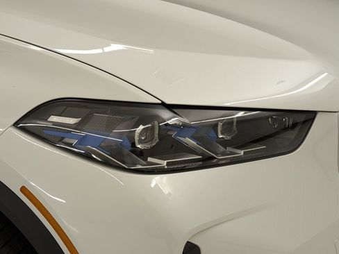 Used 2026 BMW X5 sDrive40i w/ Parking Assistance Package image 3