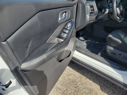 Used 2025 Nissan Rogue SV AWD/4WD image 21