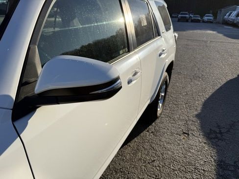 Used 2017 Toyota 4Runner SR5 Premium image 18