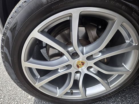 Used 2020 Porsche Cayenne AWD/4WD image 40