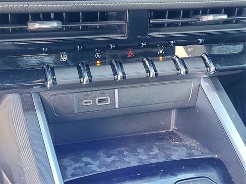 Certified 2023 Chevrolet Colorado LT w/ LT Convenience Package image 24