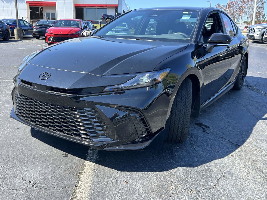 New 2026 Toyota Camry Hybrid FWD image 7