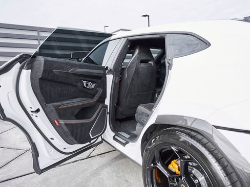 Used 2024 Lamborghini Urus Performante image 35