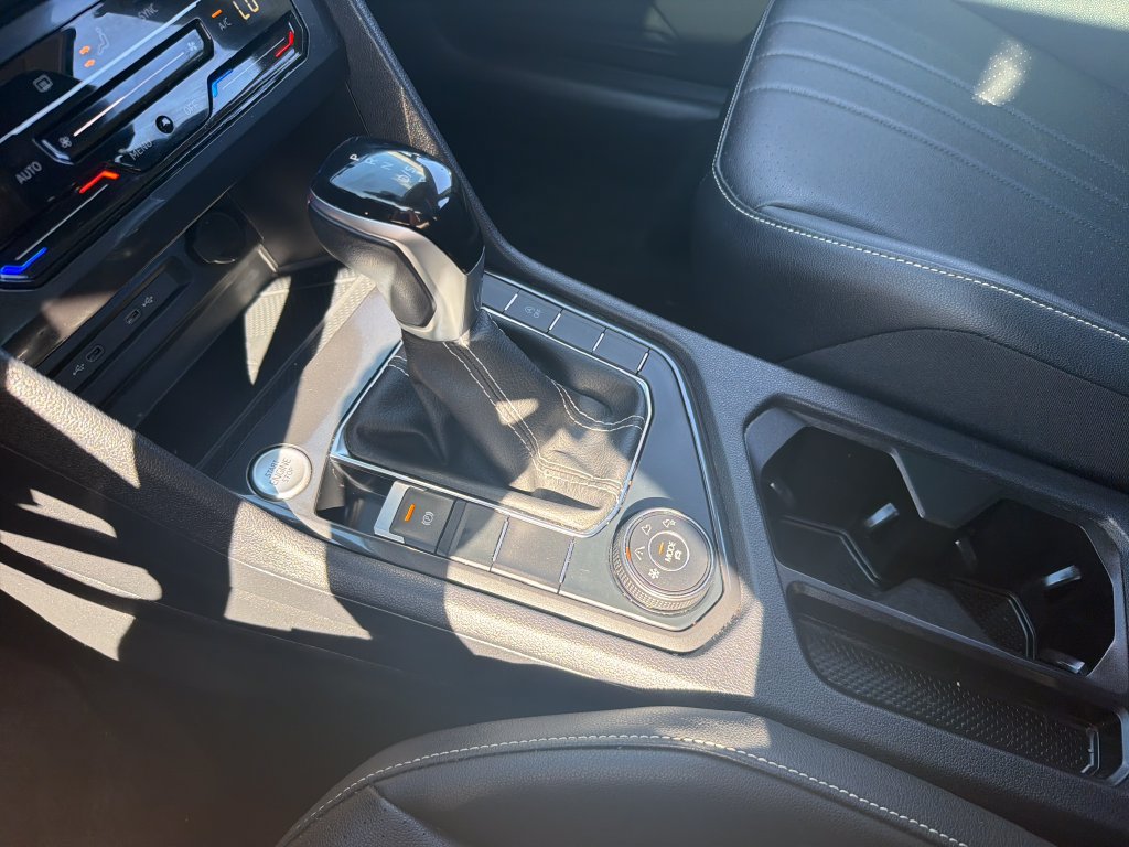 Certified 2023 Volkswagen Tiguan SE w/ Panoramic Sunroof Package AWD/4WD image 18