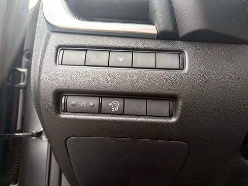 Used 2023 Nissan Rogue SV image 8