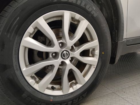 Used 2018 Nissan Rogue SV image 31