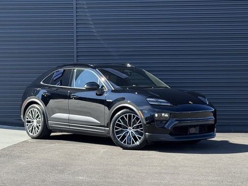 New 2025 Porsche Macan 4 Electric image 9