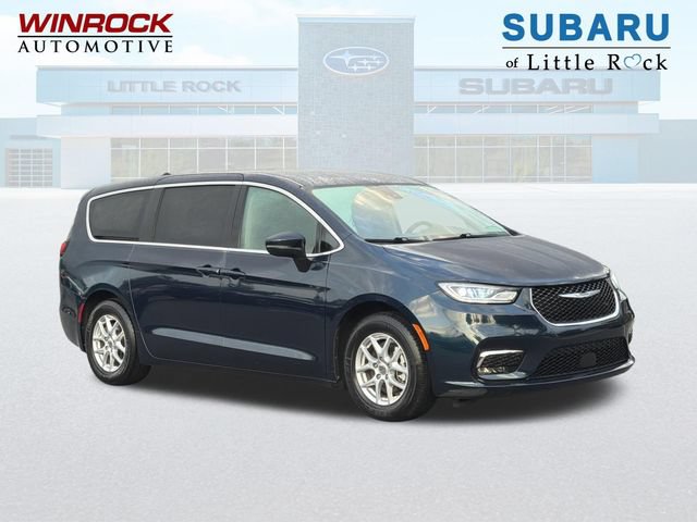 Used 2023 Chrysler Pacifica Touring-L FWD image 1