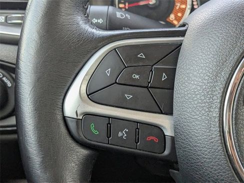 Used 2019 Jeep Renegade Latitude w/ Cold Weather Group image 11