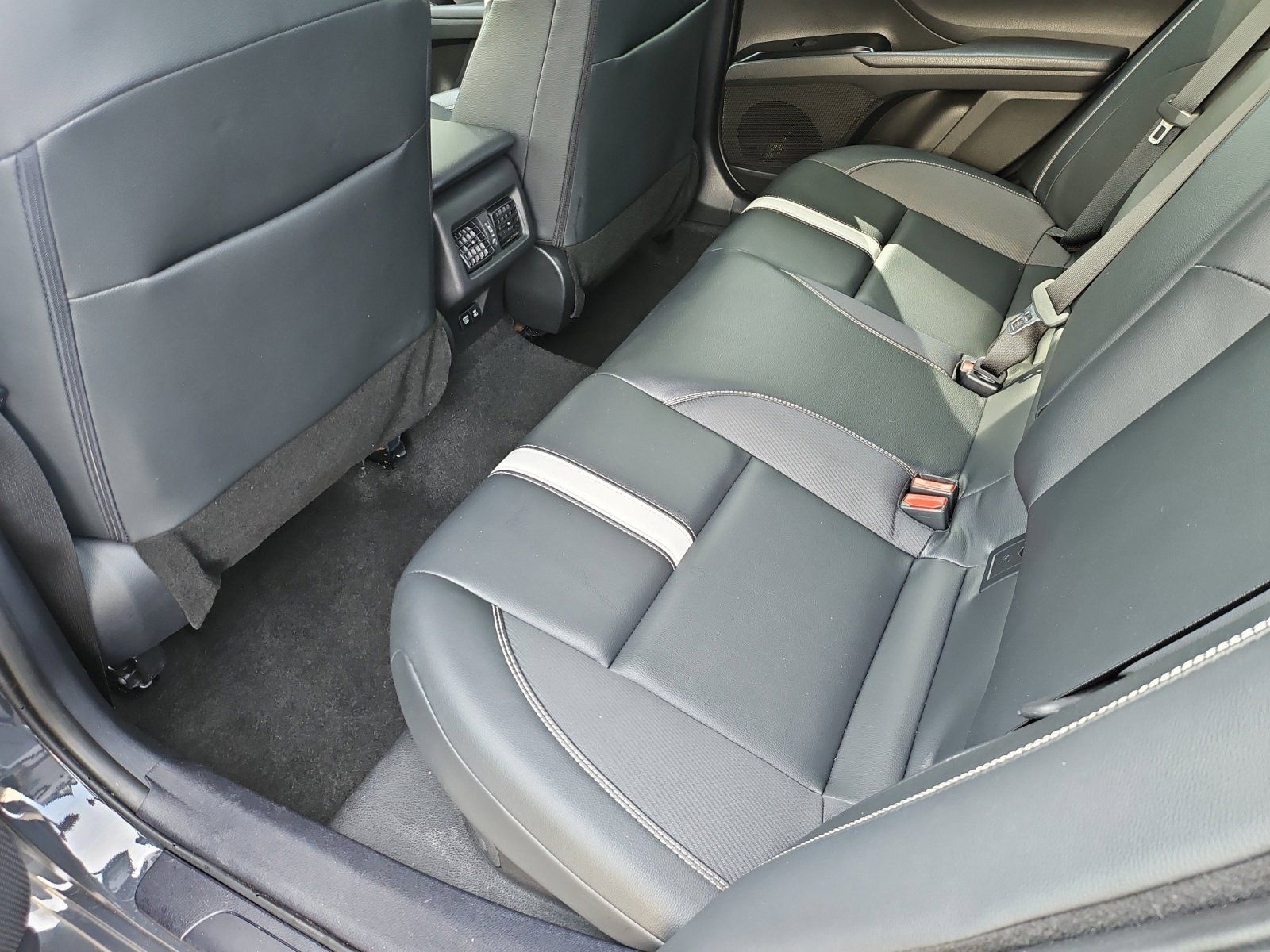 Used 2025 Toyota Camry SE FWD image 33