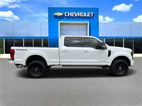 Used 2021 Ford F250 Lariat image 2