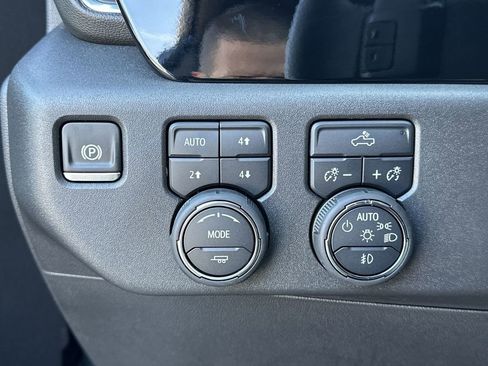 Used 2025 Chevrolet Silverado 1500 LT Trail Boss w/ Convenience Package II image 18